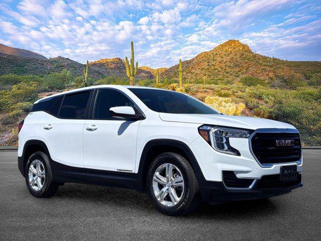 Used 2024 GMC Terrain SLE FWD image 2