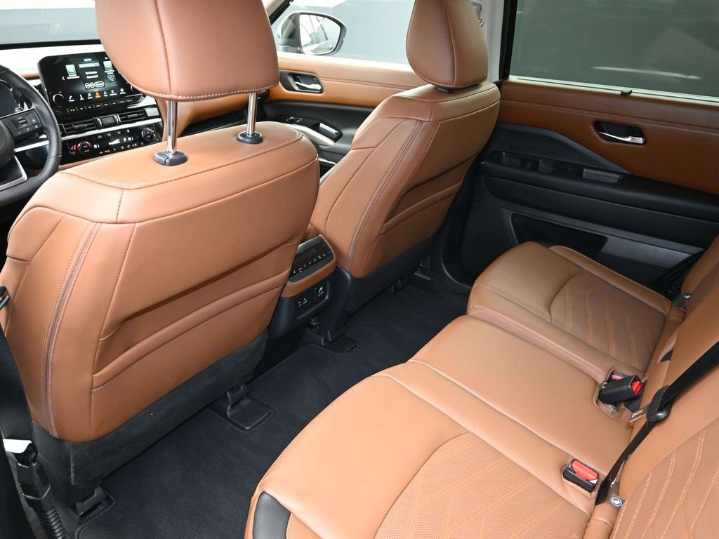 Used 2024 Nissan Pathfinder Platinum w/ Cargo Package image 14