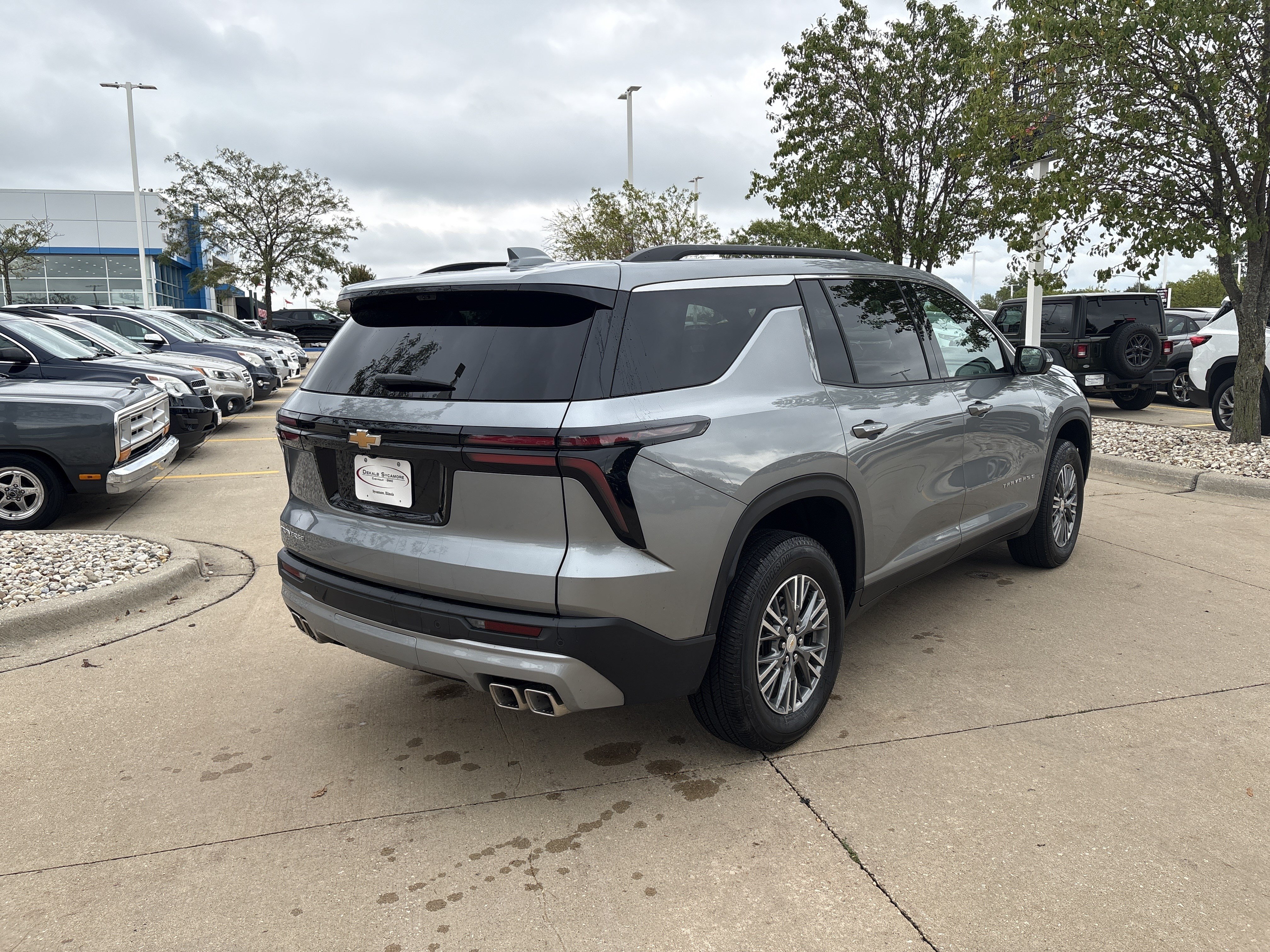 Used 2026 Chevrolet Traverse LT w/ Driver Confidence Package FWD image 8
