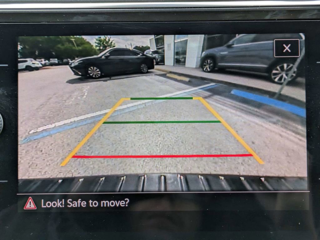 Used 2023 Volkswagen Tiguan SE R-Line image 28