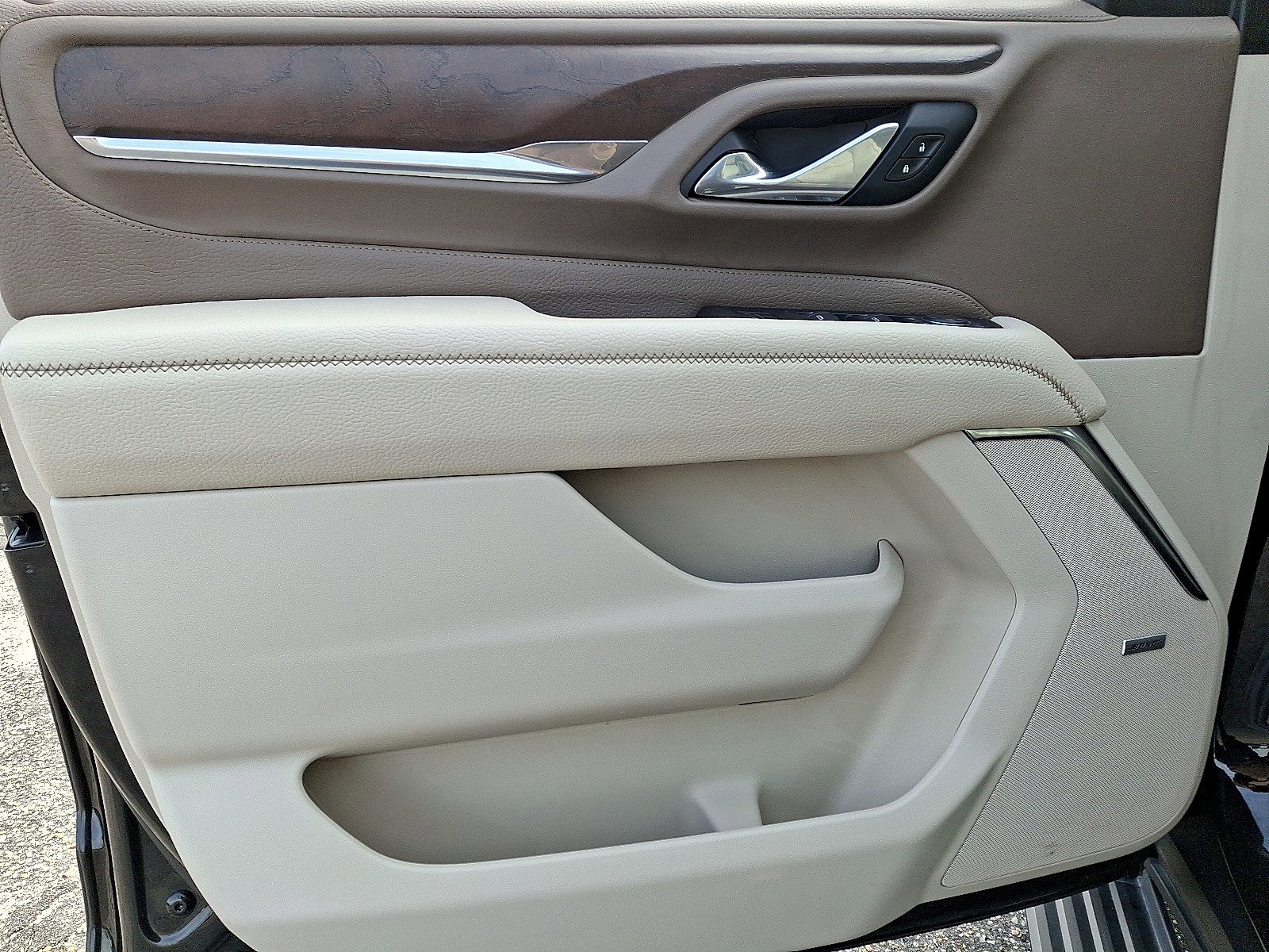 Used 2021 GMC Yukon Denali w/ Denali Premium Package image 12