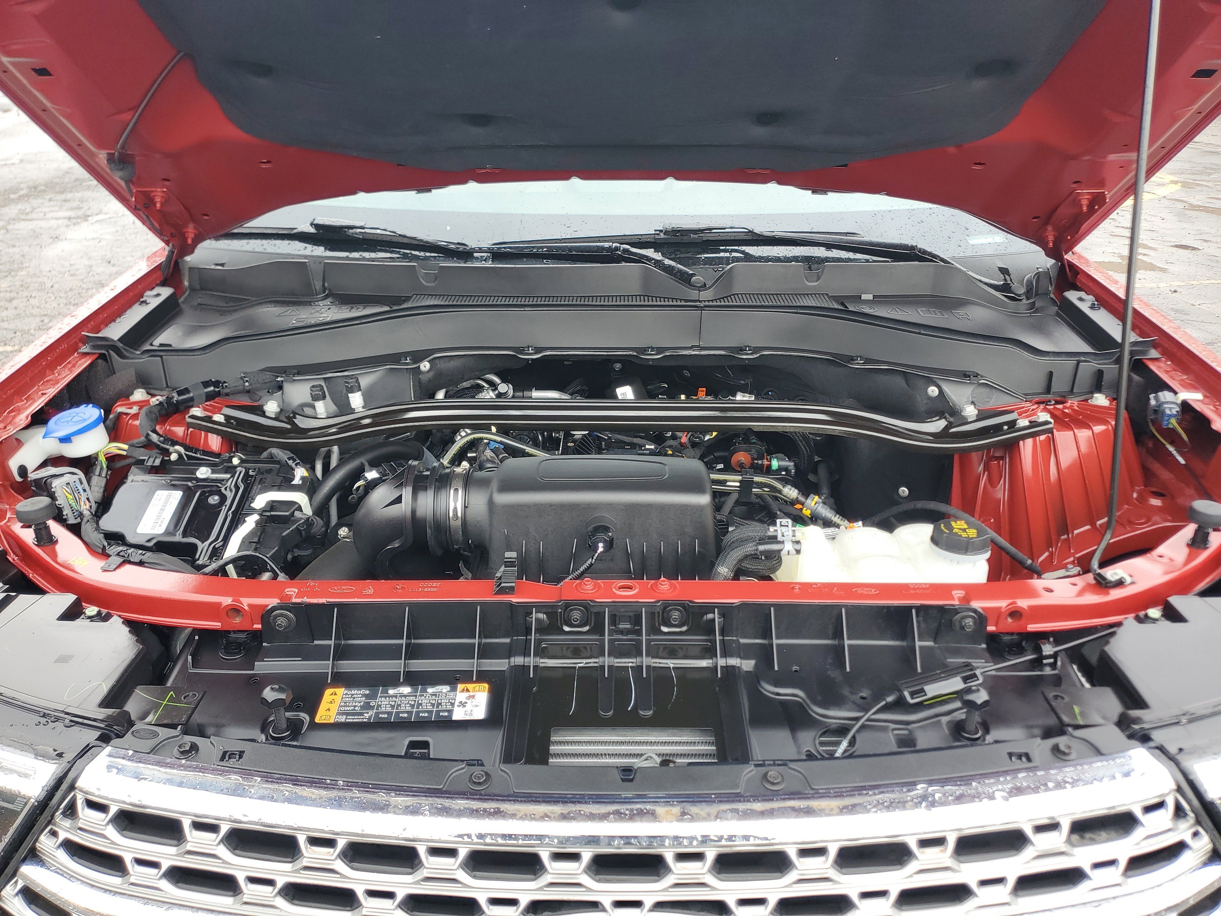 Used 2024 Ford Explorer Limited w/ Equipment Group 301A AWD/4WD image 8