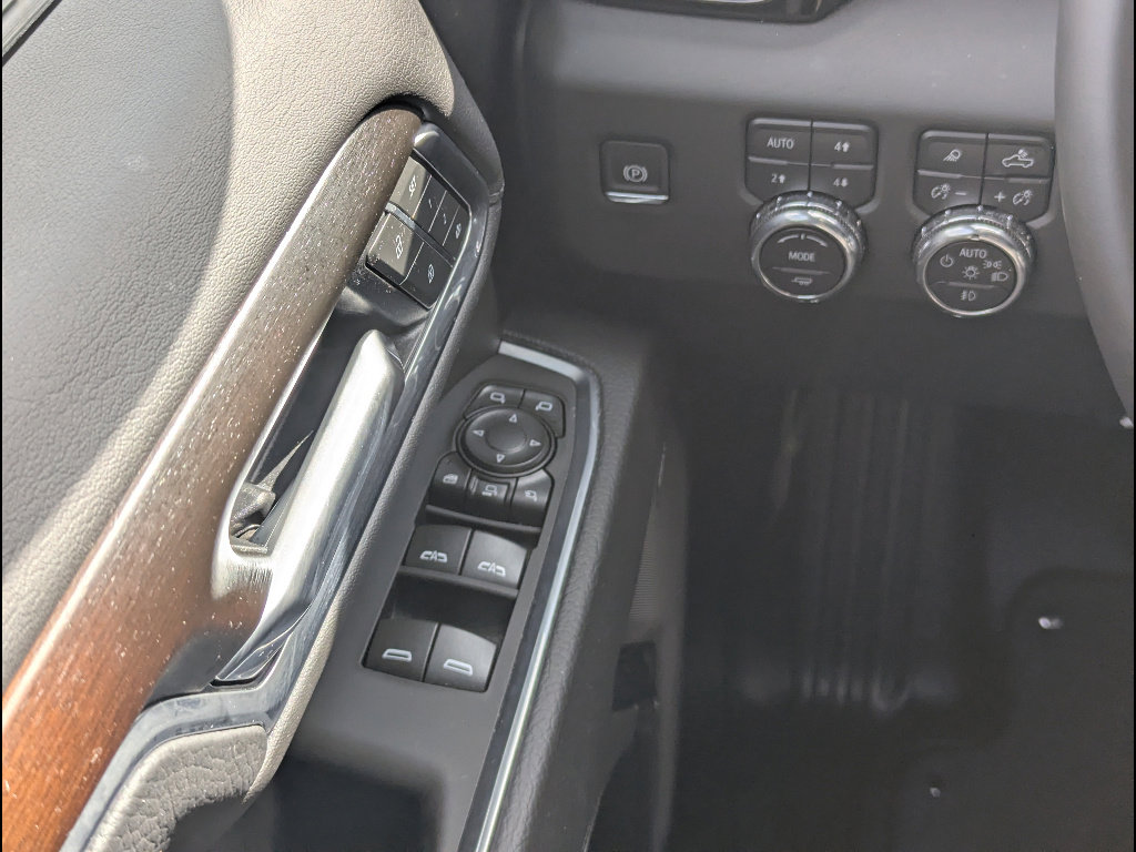 Used 2025 GMC Sierra 3500 Denali w/ Denali Reserve Package image 29