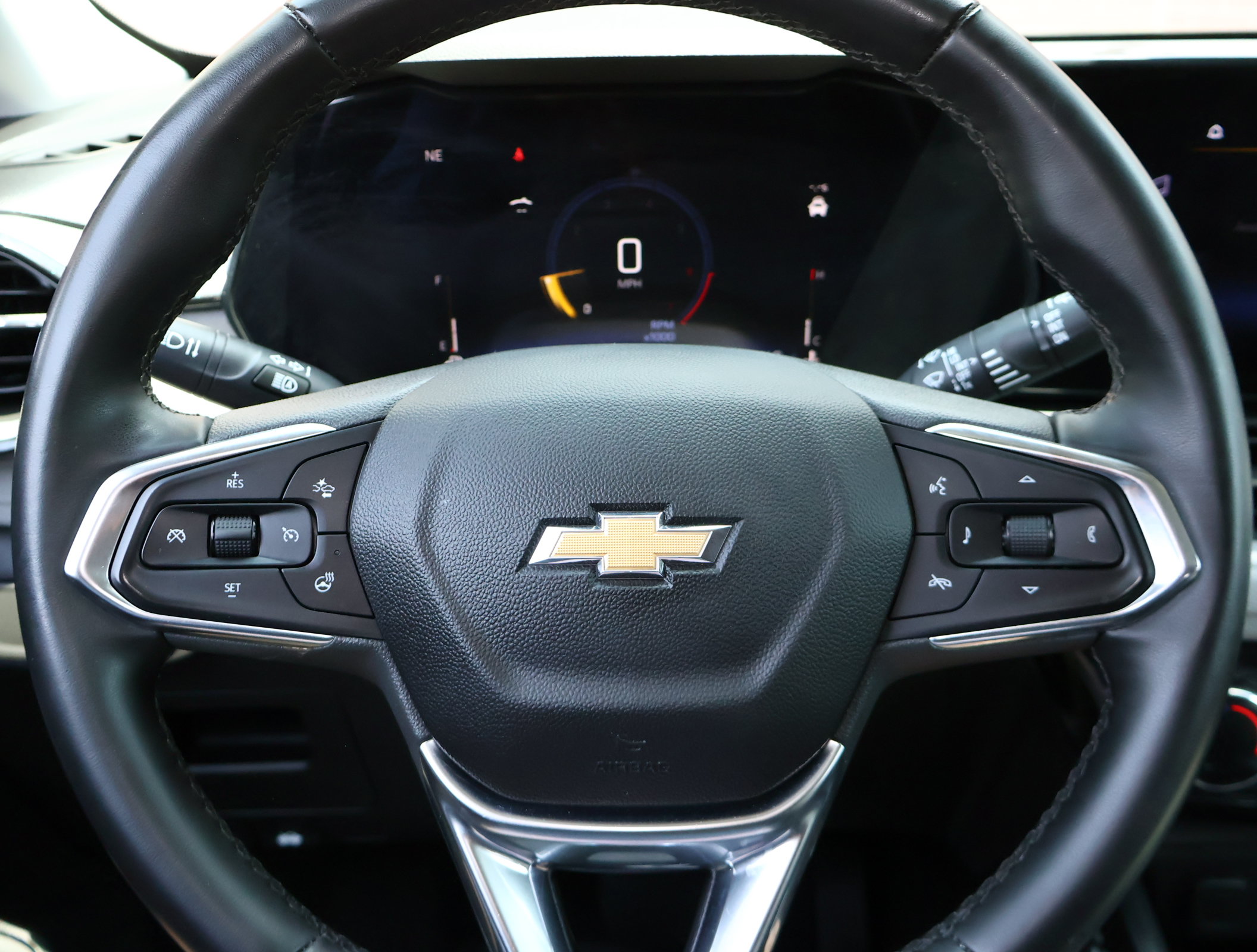 Used 2024 Chevrolet TrailBlazer LT w/ LT Cold Weather Package FWD image 11