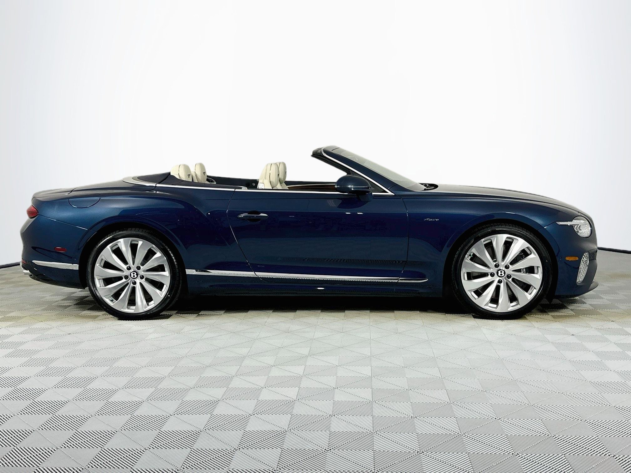 New 2027 Bentley Continental GTC AWD/4WD image 4