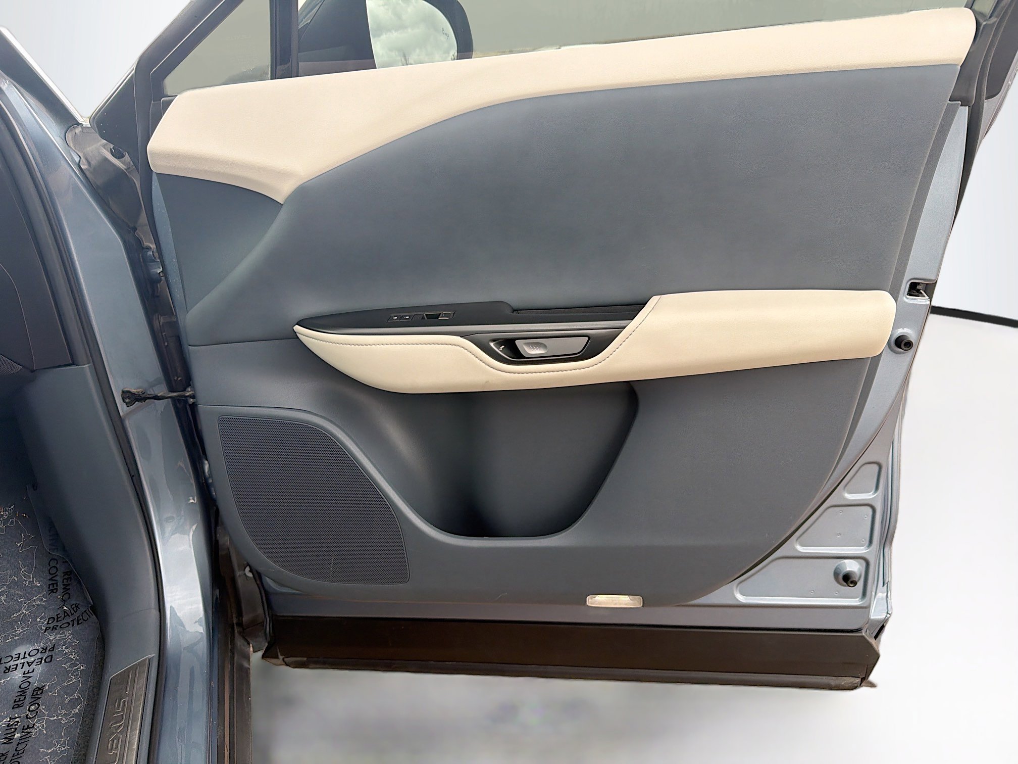 Used 2023 Lexus RZ 450e Premium w/ Accessory Package (Z1) image 34