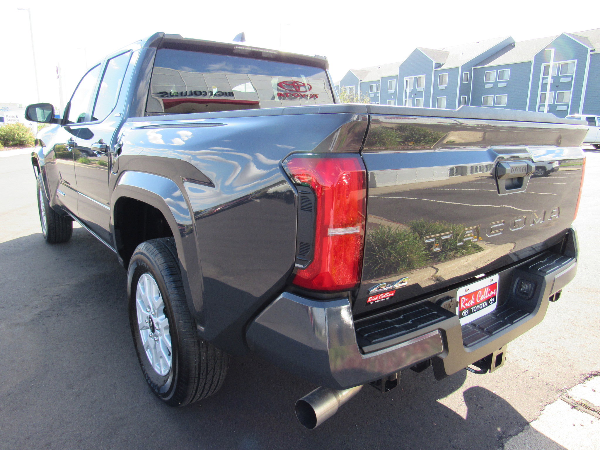 Used 2025 Toyota Tacoma SR5 image 8