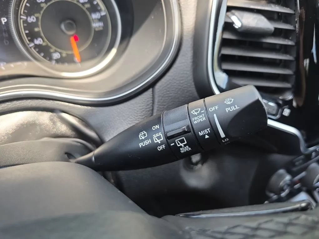 Used 2020 Jeep Cherokee Limited AWD/4WD image 23