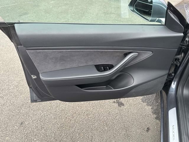 Used 2018 Tesla Model 3 Performance image 12