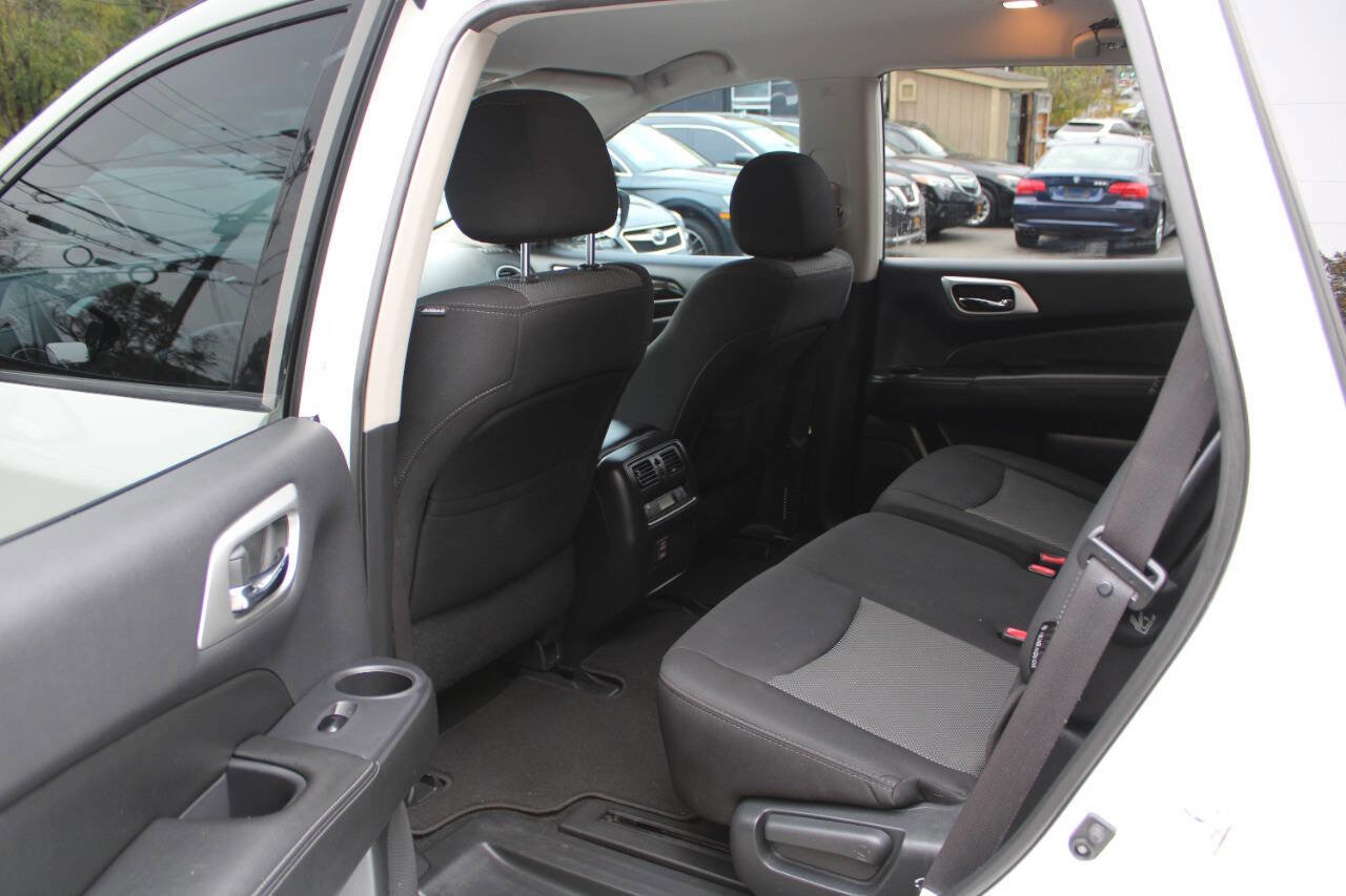 Used 2018 Nissan Pathfinder SV image 24