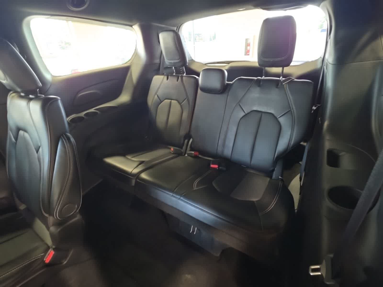 Used 2025 Chrysler Pacifica Select FWD image 29
