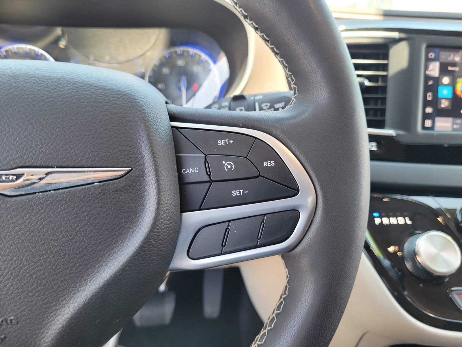 Used 2023 Chrysler Voyager LX FWD image 23