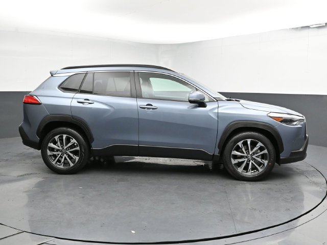 Used 2023 Toyota Corolla Cross XLE w/ Convenience Package FWD image 12