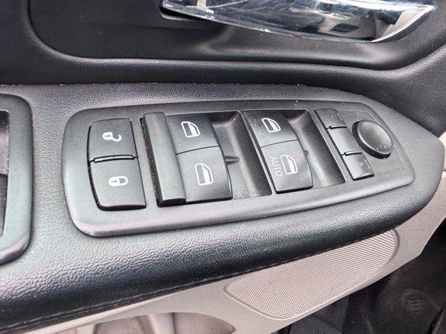 Used 2016 Dodge Grand Caravan SXT FWD image 8