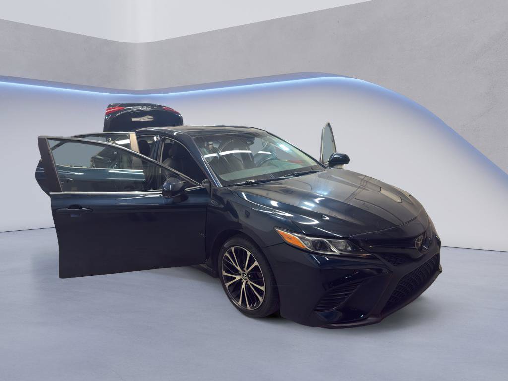 Used 2018 Toyota Camry SE w/ Moonroof Package FWD image 9