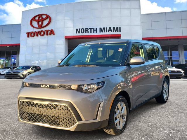 Used 2023 Kia Soul LX w/ LX Technology Package FWD image 2