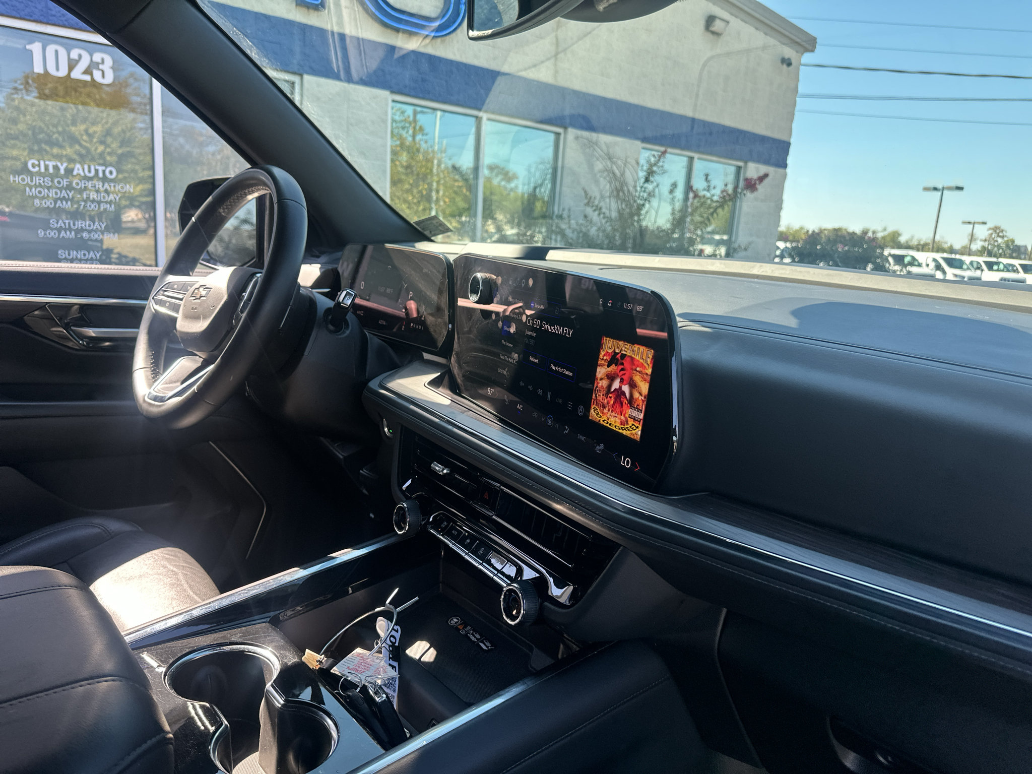 Used 2025 Chevrolet Tahoe Z71 AWD/4WD image 11
