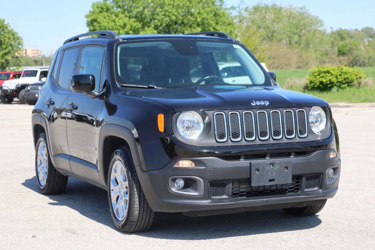 Used 2017 Jeep Renegade Latitude image 4