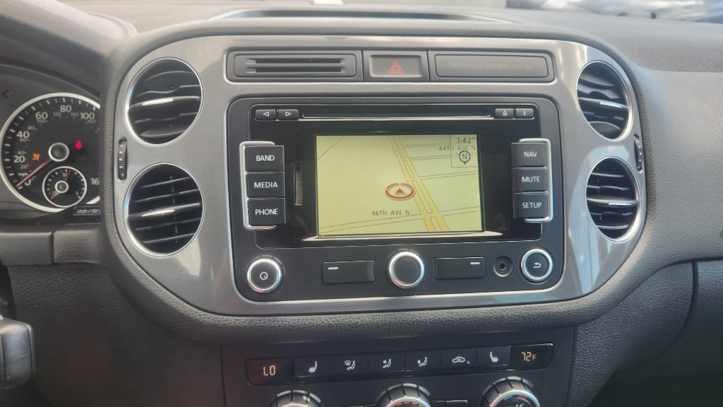 Used 2014 Volkswagen Tiguan SEL FWD image 21