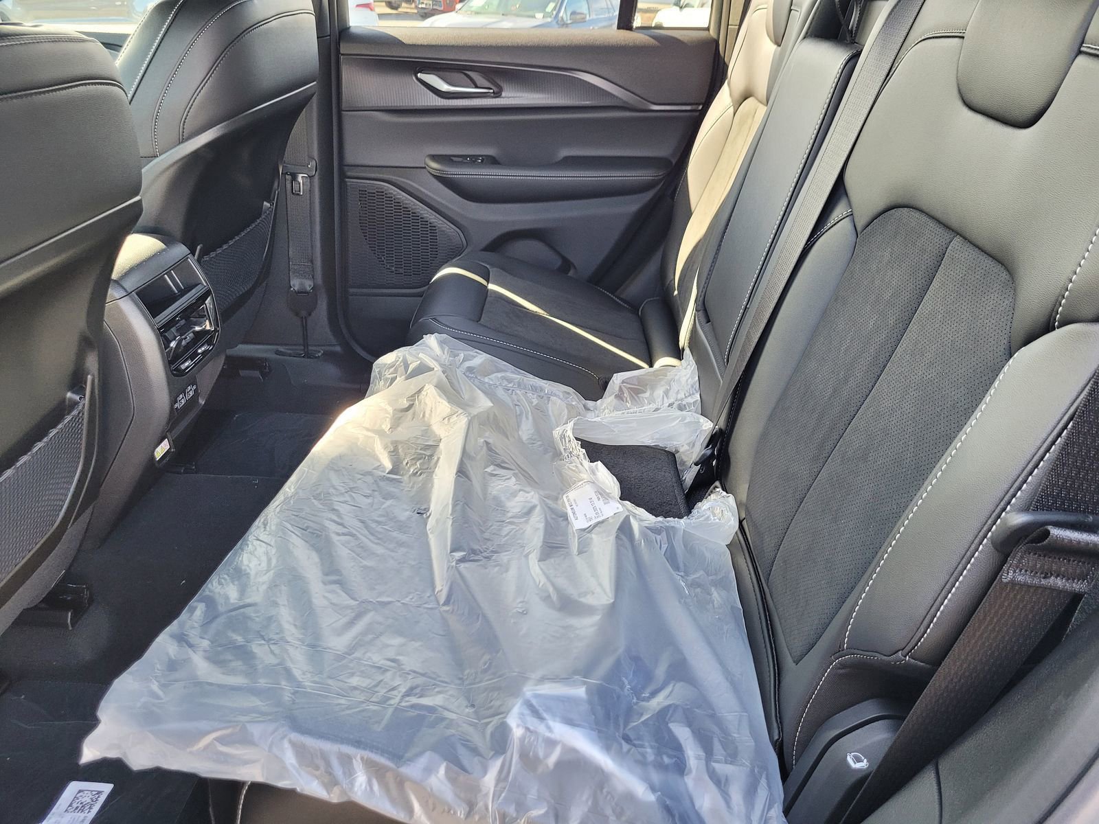 New 2025 Jeep Grand Cherokee Altitude image 8