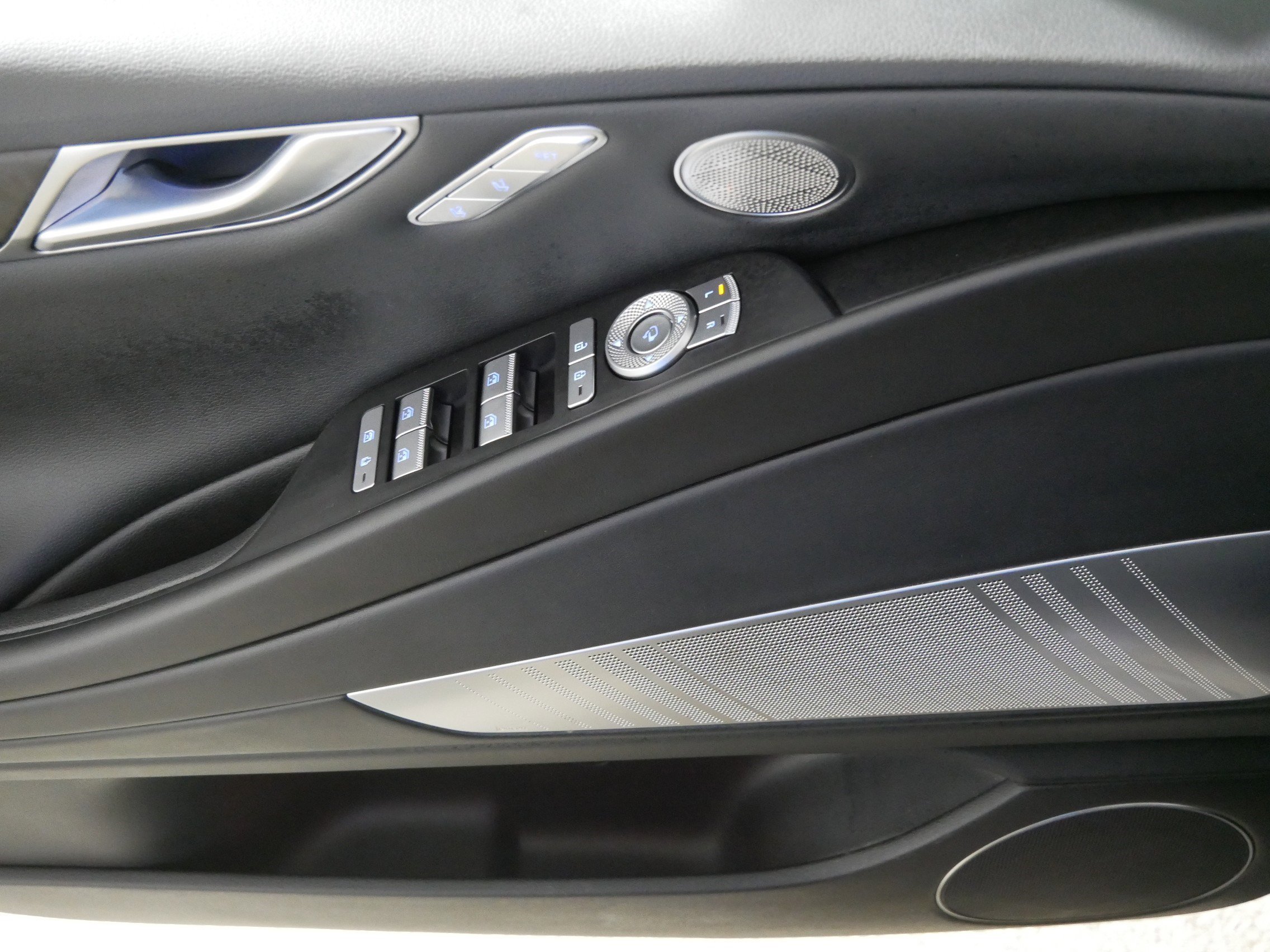 Used 2024 Genesis G80 w/ Prestige Package image 19