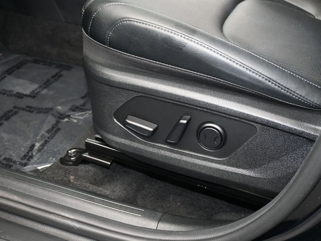 Used 2025 Kia Sportage EX image 12