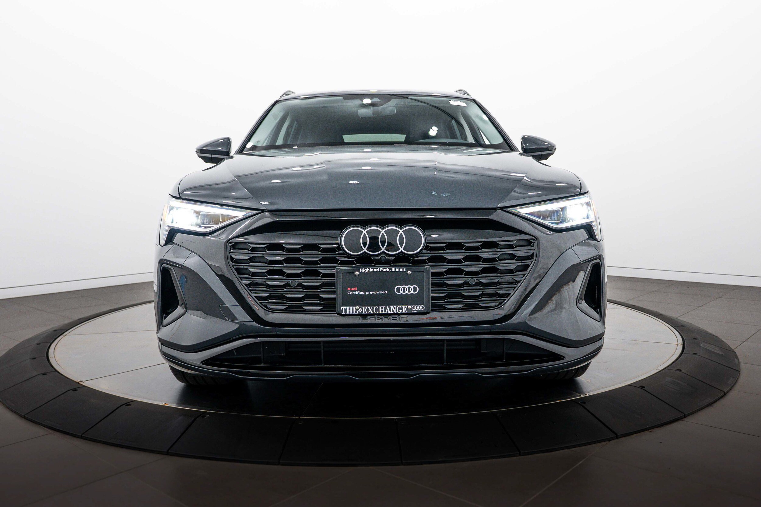 Certified 2024 Audi Q8 e-tron Premium Plus w/ Premium Plus Package AWD/4WD image 24