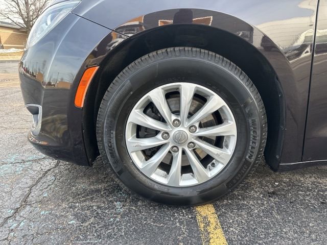 Certified 2017 Chrysler Pacifica Touring-L image 23
