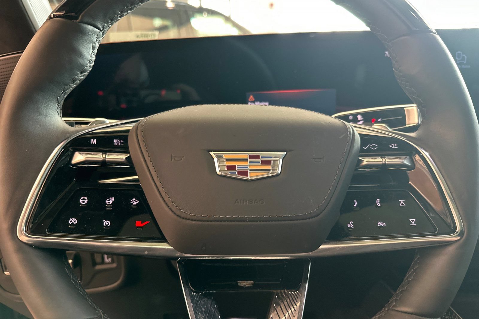Certified 2025 Cadillac Escalade V w/ LPO, ONYX Package AWD/4WD image 33