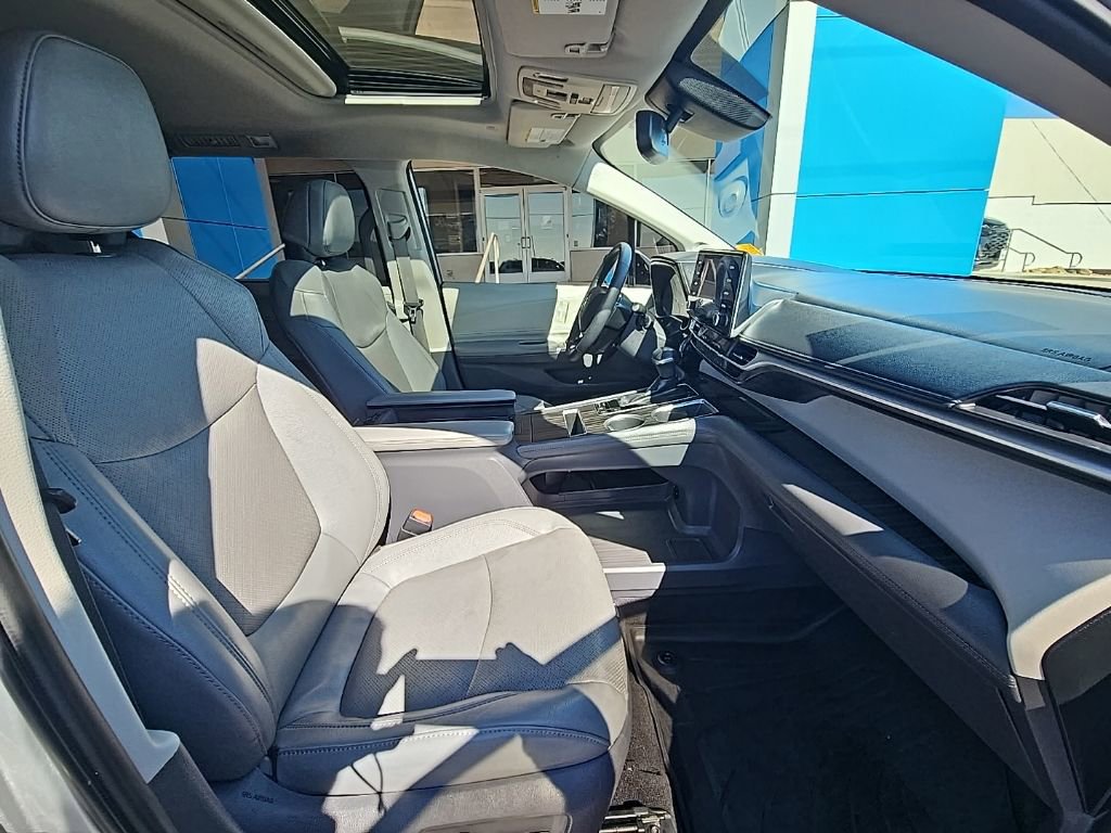 Used 2021 Toyota Sienna Limited image 19