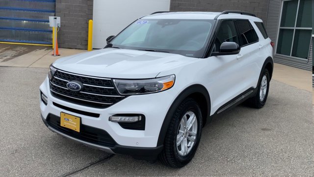 Certified 2024 Ford Explorer XLT w/ Equipment Group 202A AWD/4WD image 5