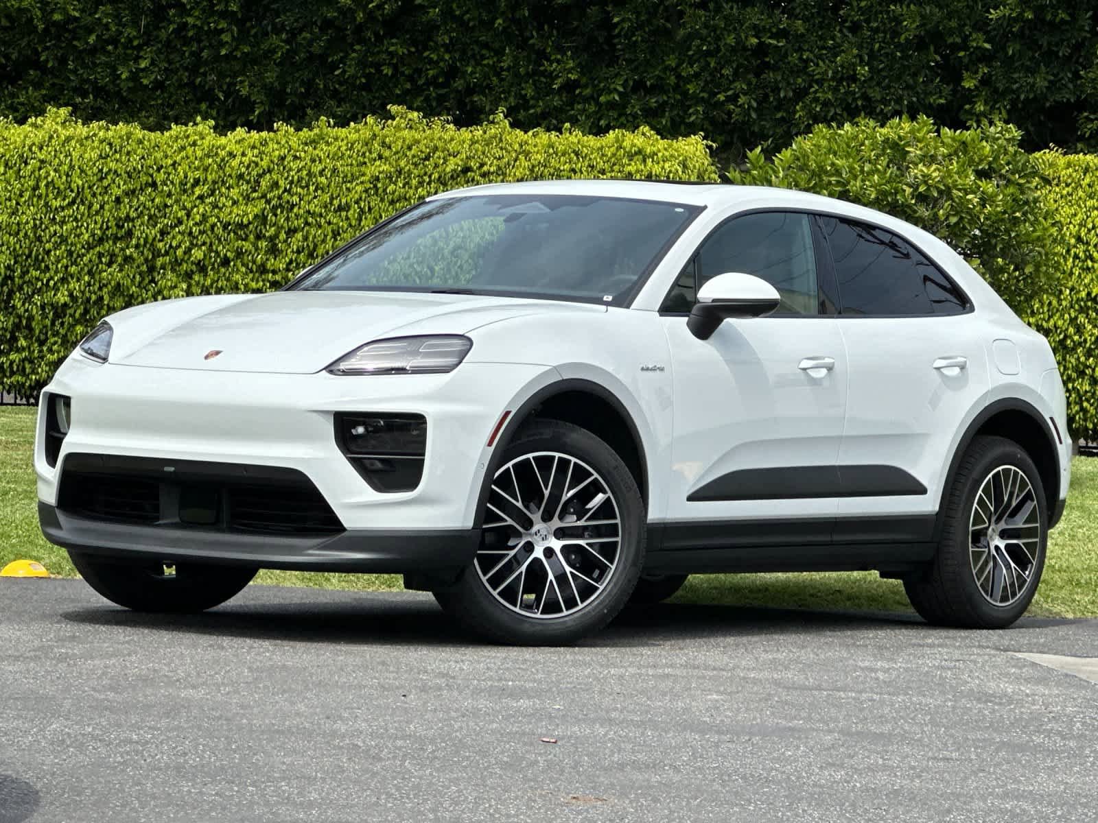 New 2026 Porsche Macan Electric RWD image 1