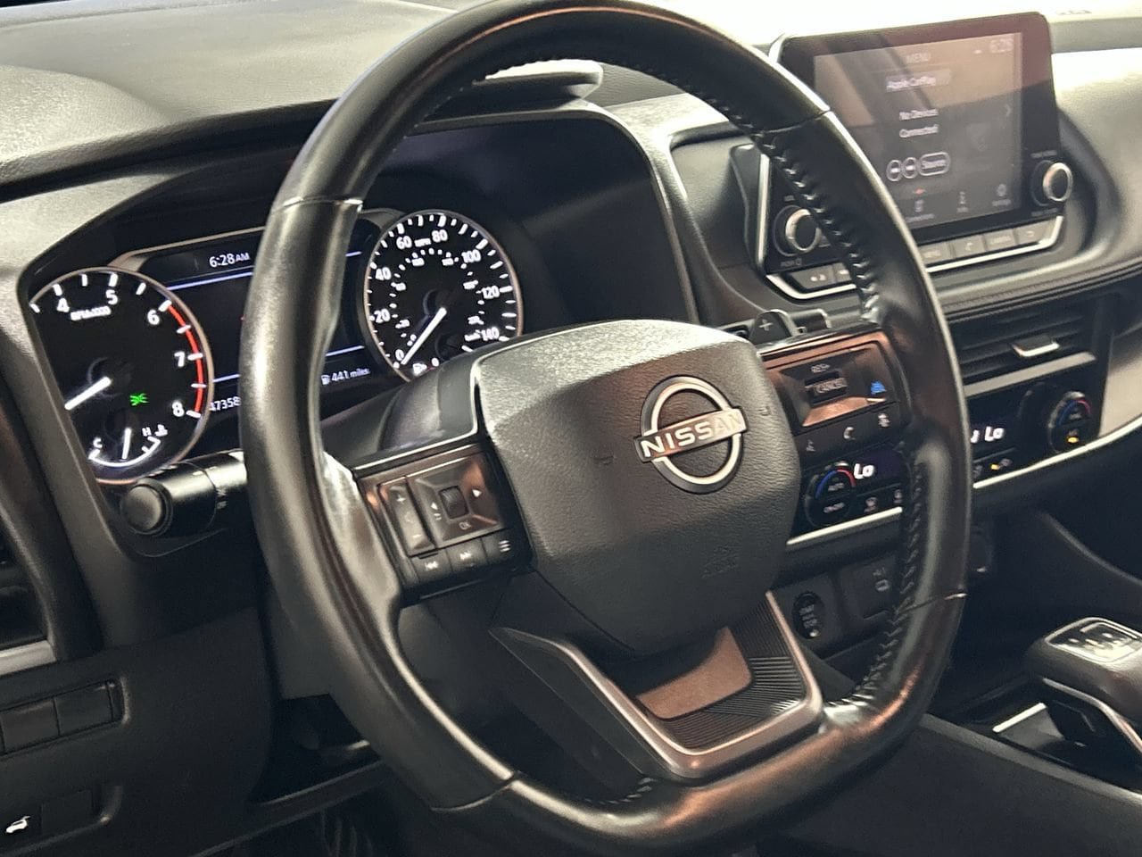 Used 2025 Nissan Rogue SV FWD image 14