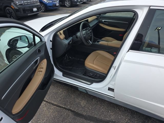 Used 2025 Hyundai Sonata Limited FWD image 6