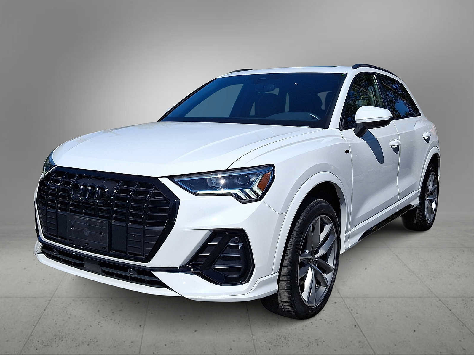 Used 2023 Audi Q3 2.0T Premium w/ Black Optic Sport Package AWD/4WD image 1
