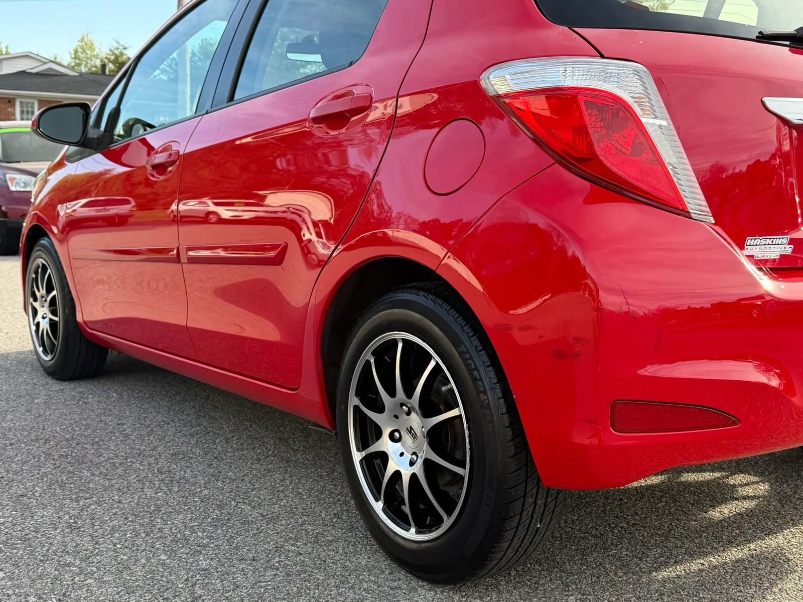 Used 2012 Toyota Yaris LE image 29