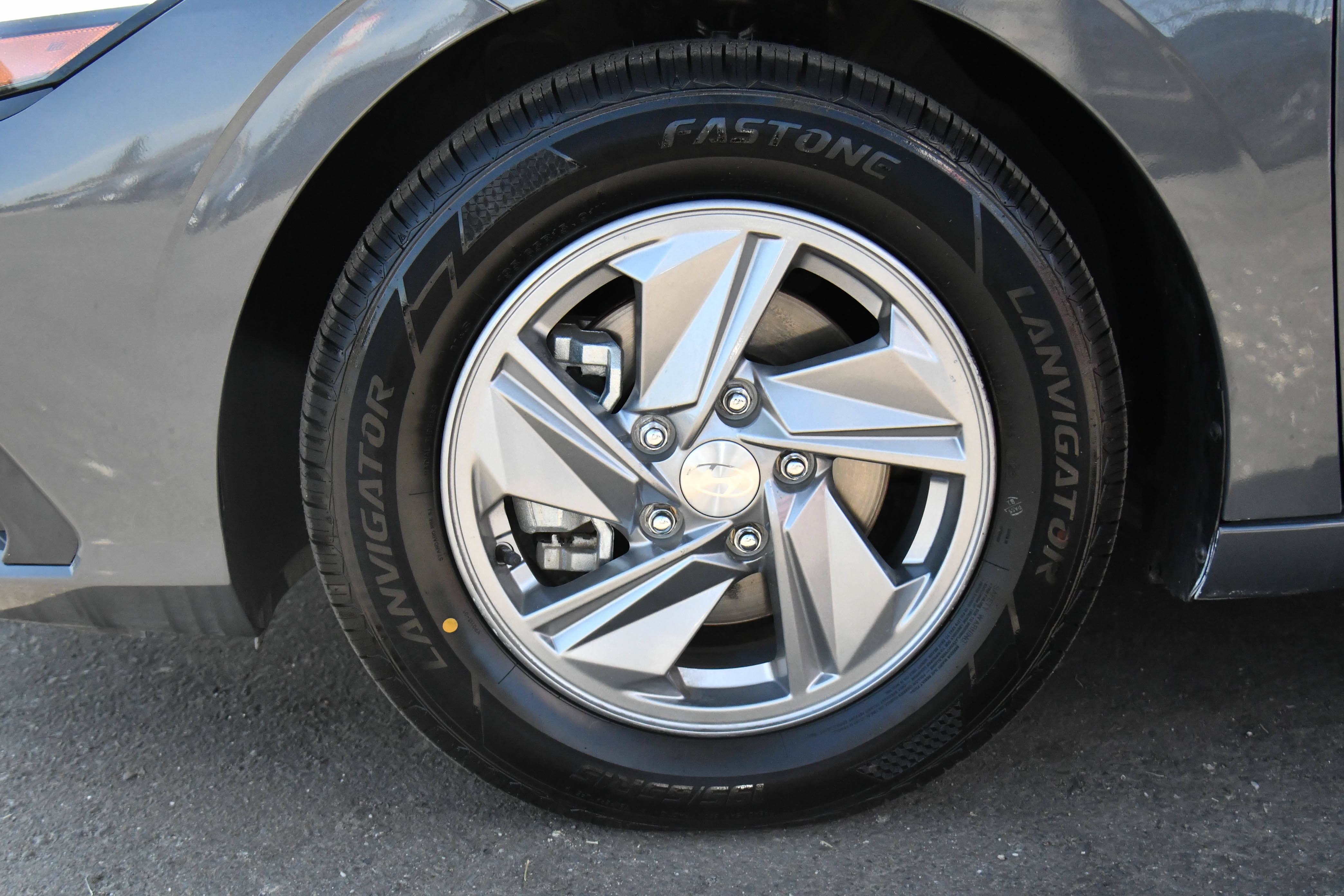 Used 2024 Hyundai Elantra SE FWD image 12