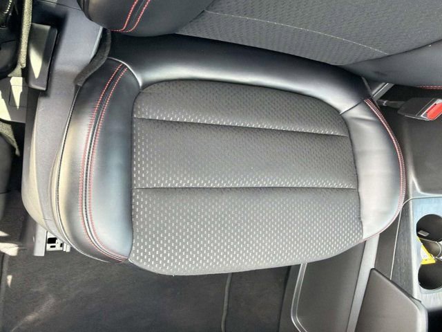 Used 2025 Ford Escape ST-Line AWD/4WD image 17