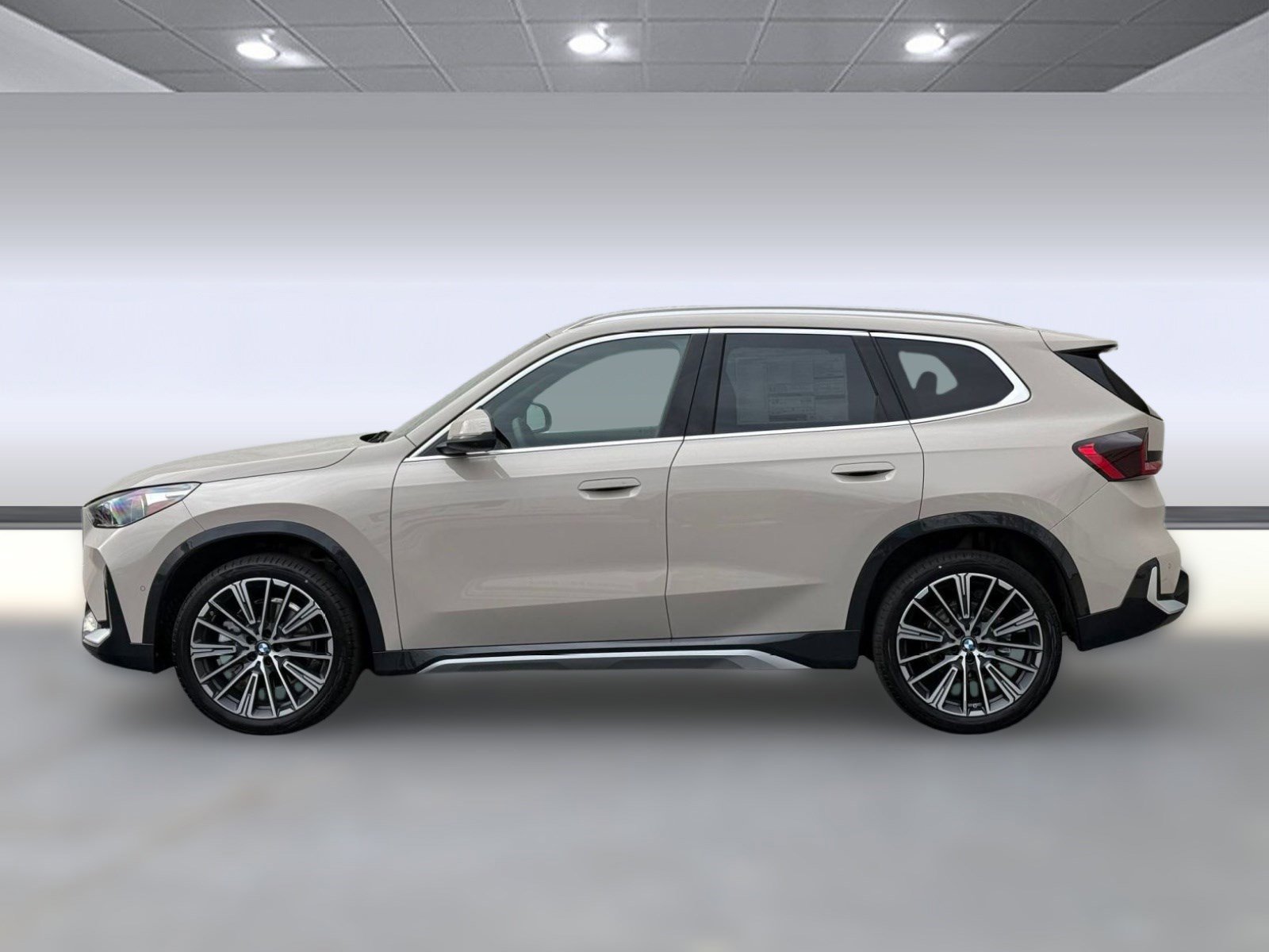 Used 2026 BMW X1 xDrive28i w/ Technology Package AWD/4WD image 2