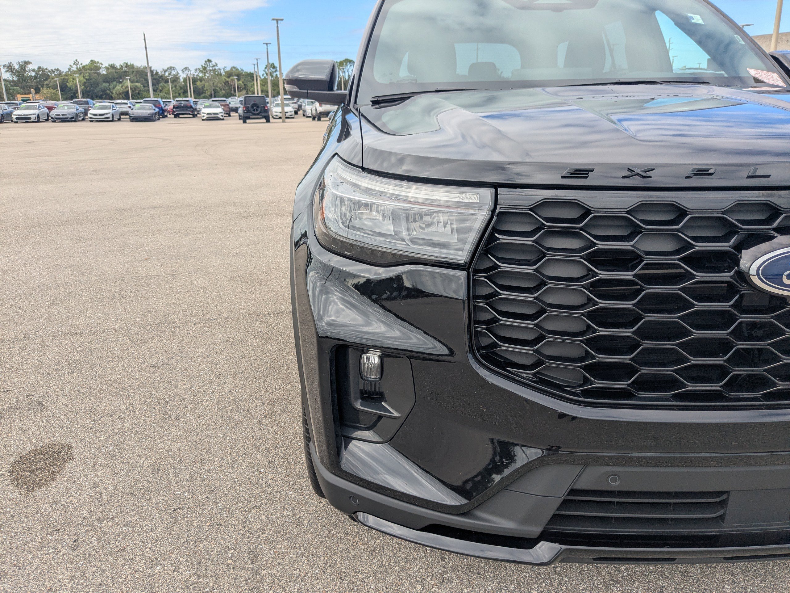 Used 2025 Ford Explorer ST-Line w/ ST-Line Street Pack image 12