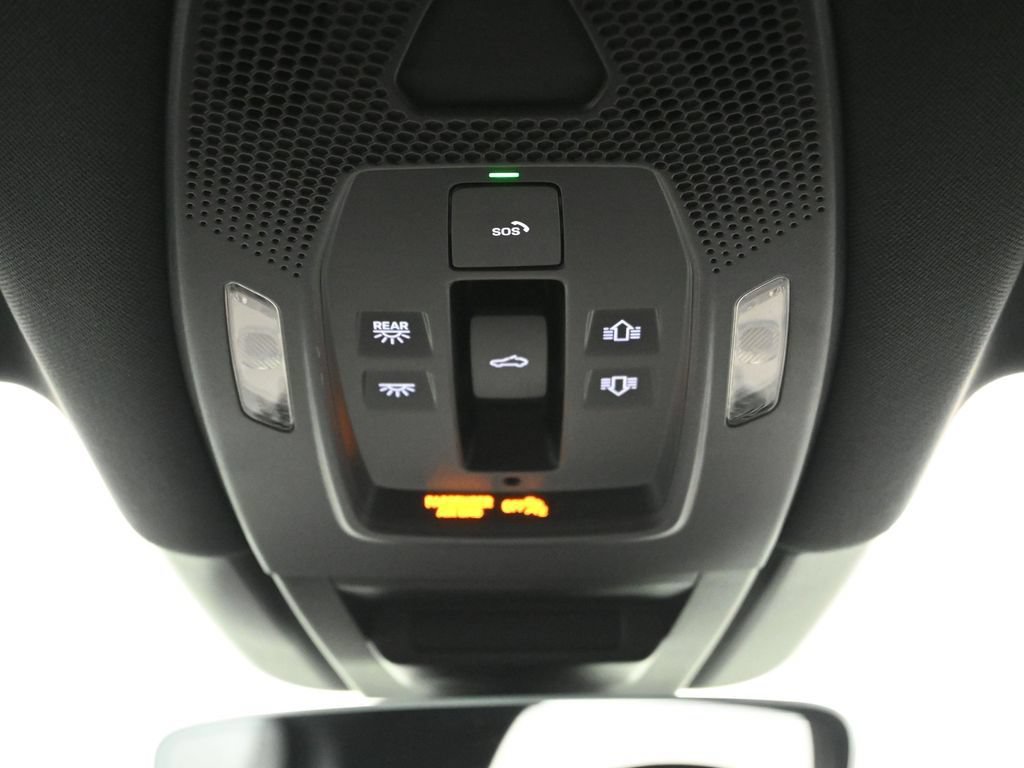 Certified 2025 Porsche Cayenne S AWD/4WD image 23