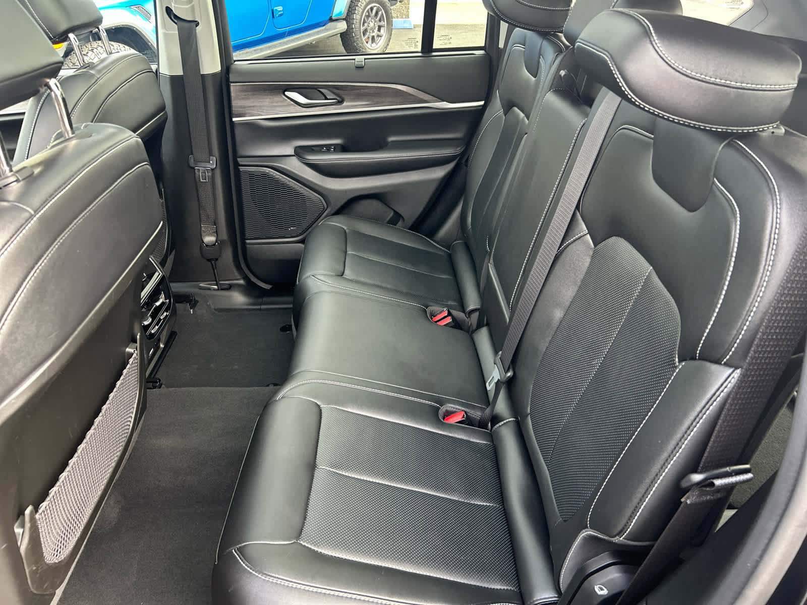 Used 2023 Jeep Grand Cherokee Limited w/ Luxury Tech Group II image 25