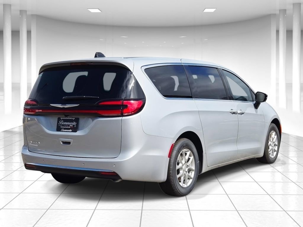 New 2026 Chrysler Pacifica Select FWD image 3