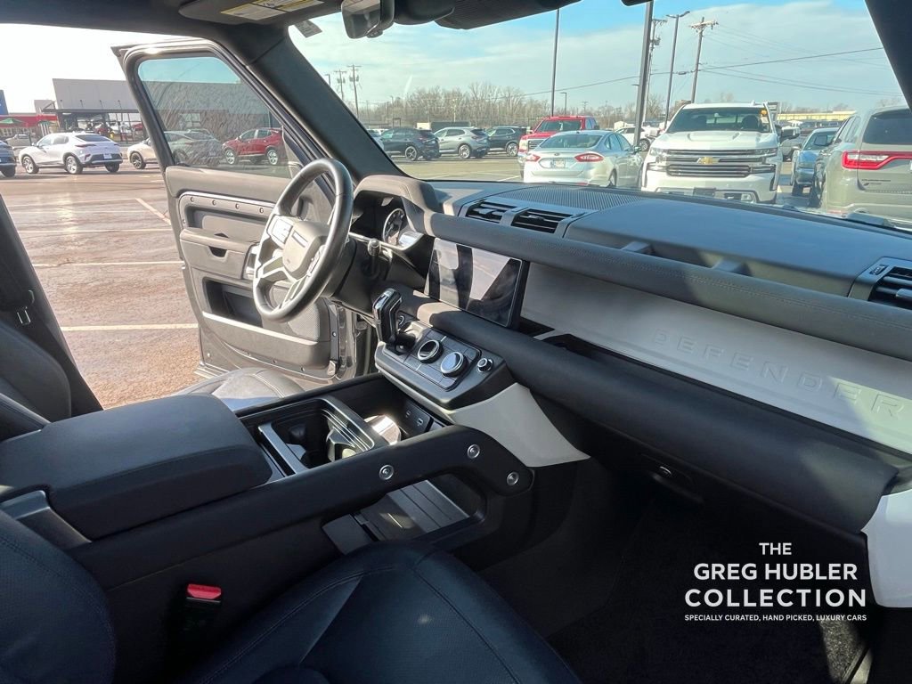 Used 2023 Land Rover Defender 110 SE image 28