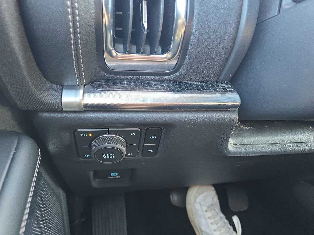 Used 2025 Ford Expedition Platinum w/ Stealth Performance Package AWD/4WD image 24