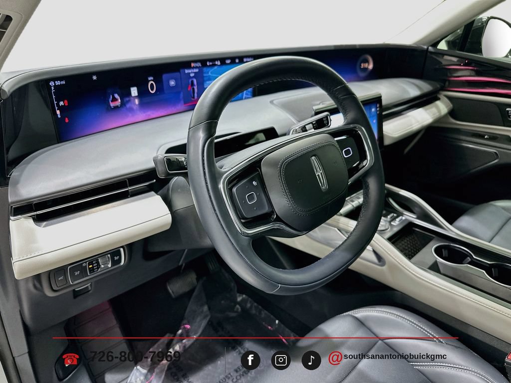 Used 2025 Lincoln Nautilus Premier AWD/4WD image 10