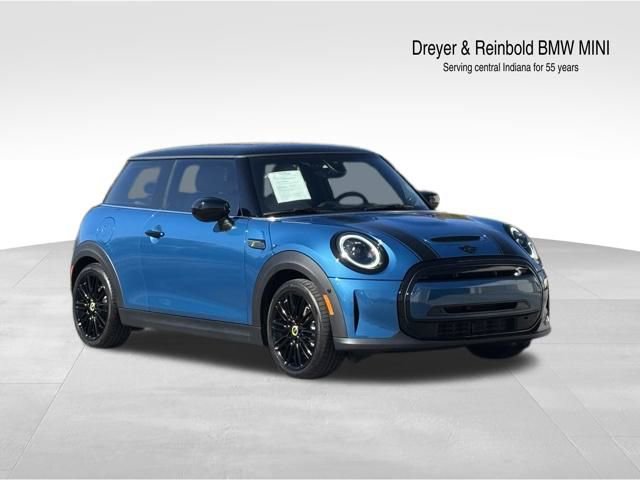 Used 2024 MINI Cooper SE image 1
