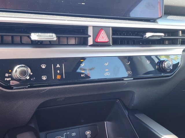 Used 2025 Kia Sorento LX image 21