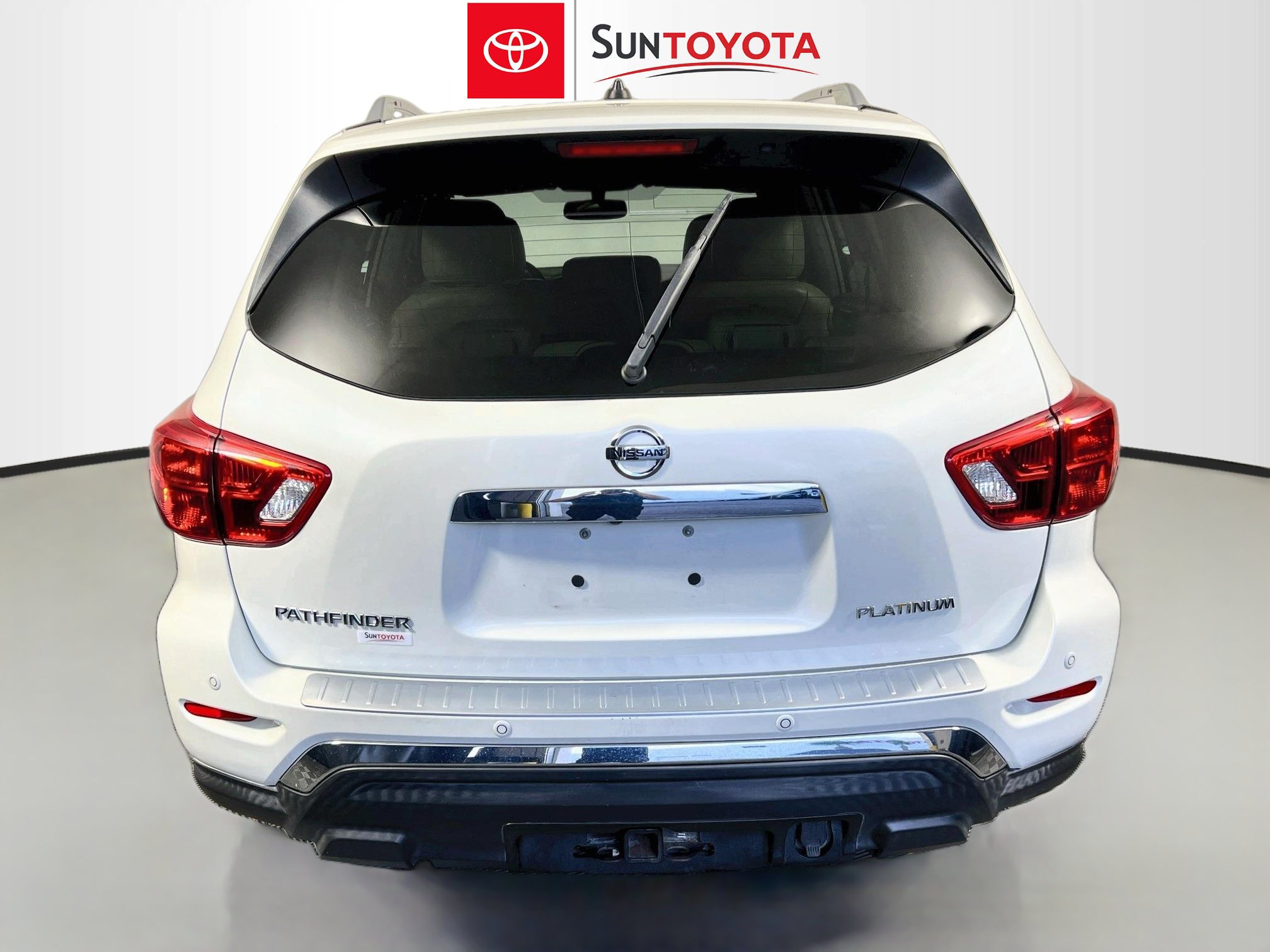 Used 2018 Nissan Pathfinder Platinum FWD image 5