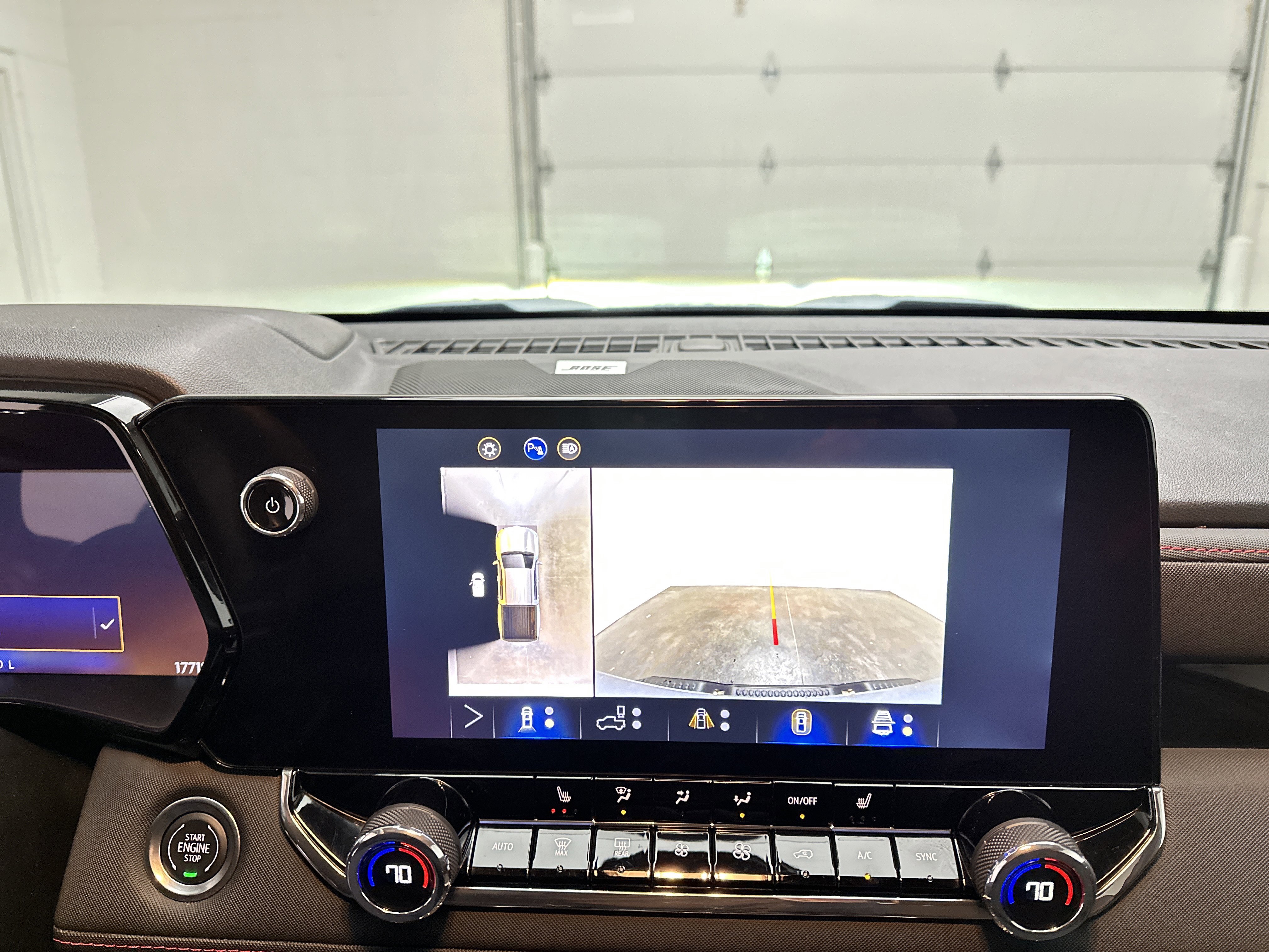 Used 2025 Chevrolet Colorado Z71 w/ Technology Package image 33